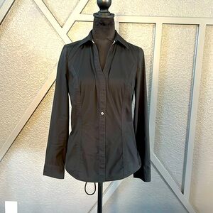 Express Size M Slim-Fitting Pleated Blouse